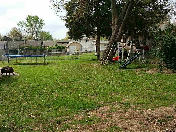 3rd image of 1013 Highland Dr