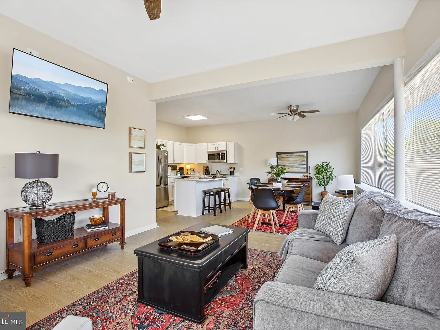 2 bed, 1.0 bath, $2,995 — Photo 2