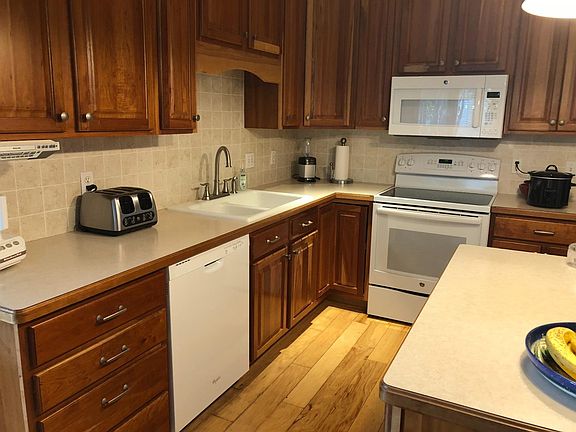 2nd image of 6141 S 93rd St