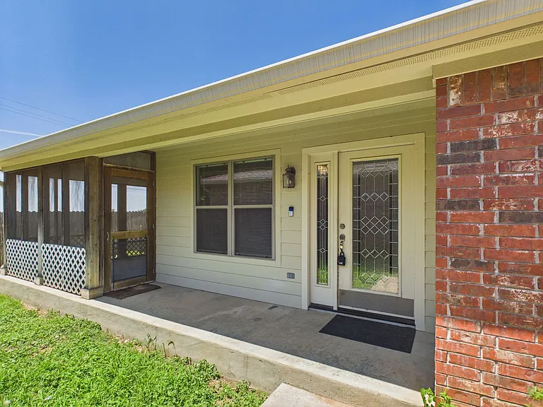 1721 Cherrywood Dr — Photo 5