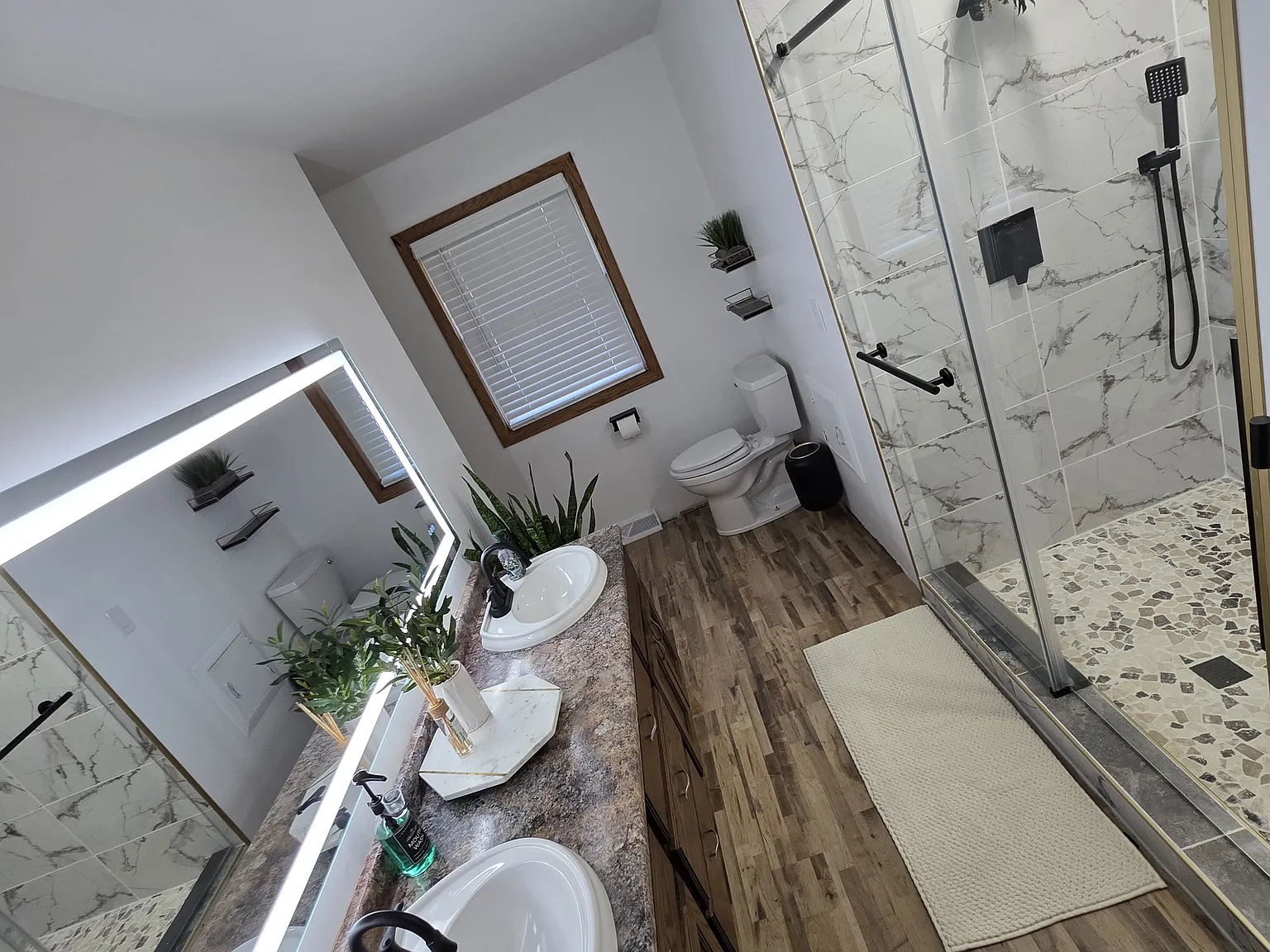 1102 Elm St — Photo 4