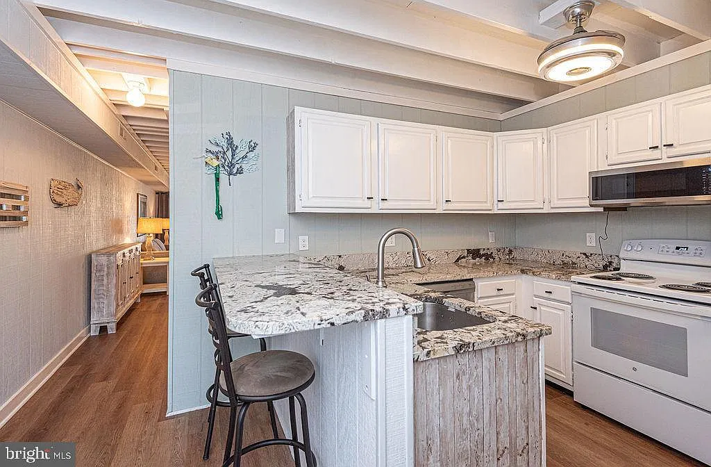 2 bed, 1064 sqft, $2,200 — Photo 3