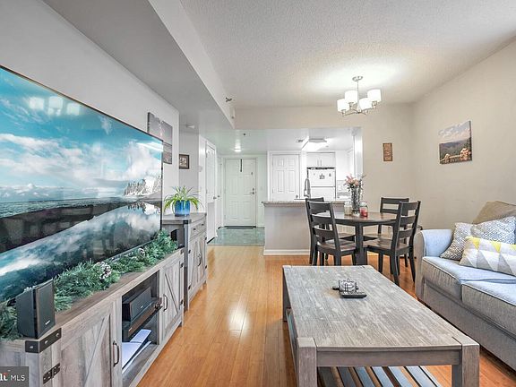 3rd image of 1045 N Utah St #2309