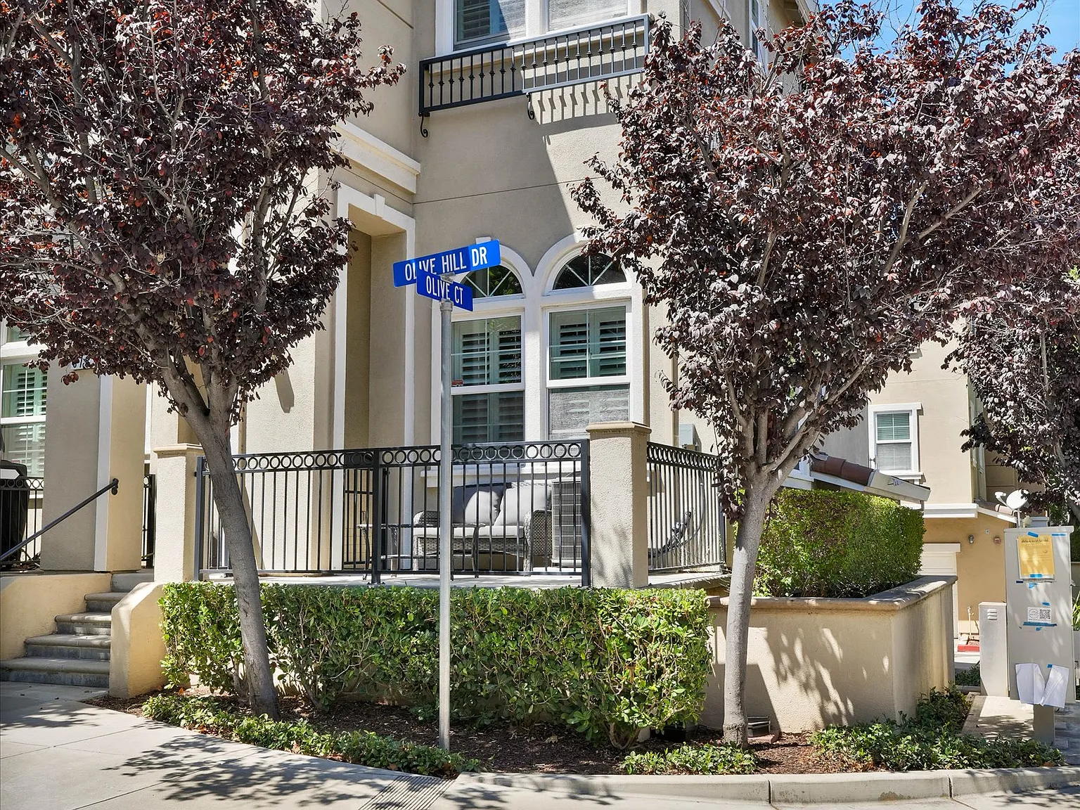 3 bed, 2.5 bath, 1700 sqft, $4,650 — Photo 1