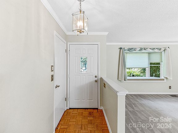 5th image of 179 Surry Ln