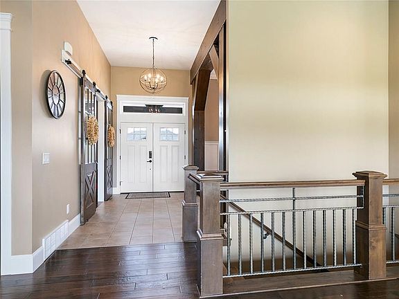 3rd image of 6281 Canyonwoods Dr