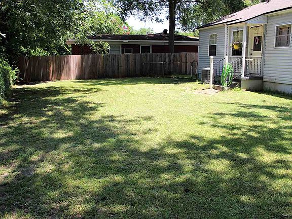 3rd image of 707 Martha Dr