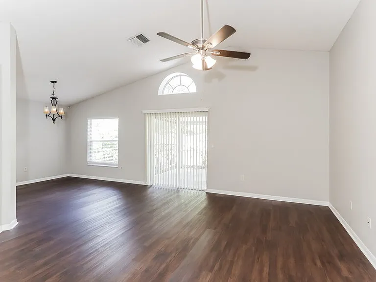 1846 Twisting Ln — Photo 3
