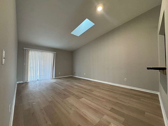 3rd image of 148 Royal Palm Dr APT A