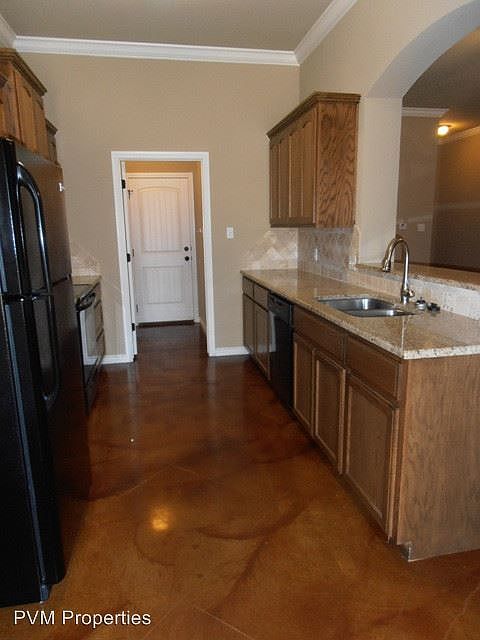 1st image of 515 Fieldstone Dr