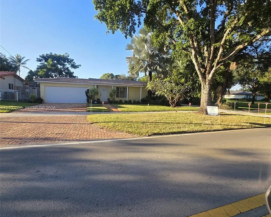 6325 Miami Lakeway