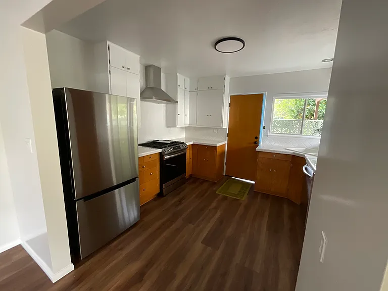 634 Tabor Ln — Photo 4