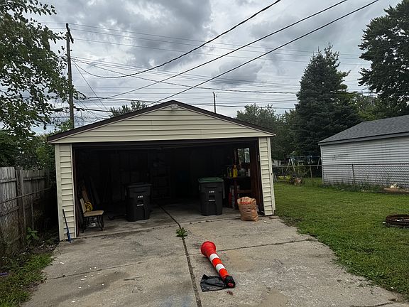 2nd image of 8035 Birch St