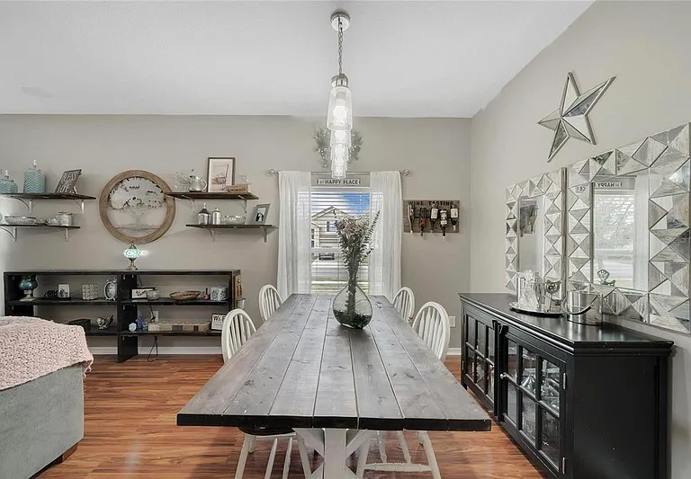 318 Clydesdale Cir — Photo 8