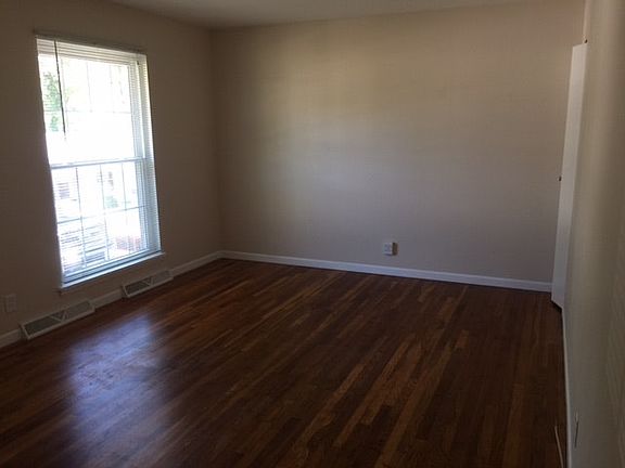 4th image of 400 Fairwick Dr
