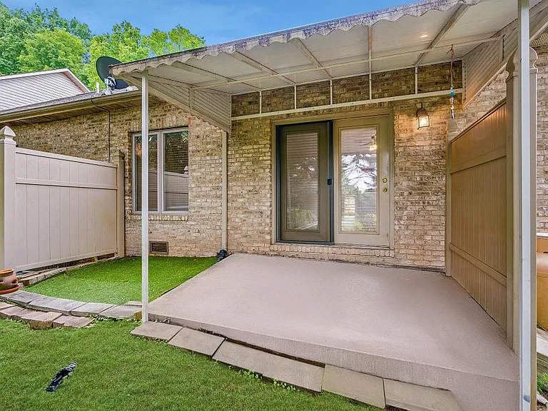 176 S Austin Springs Rd — Photo 13