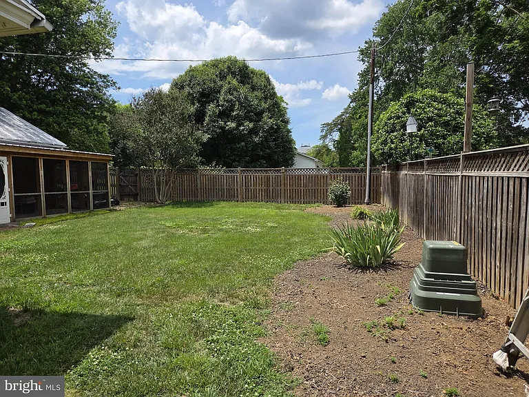 240 S Holliday St — Photo 25