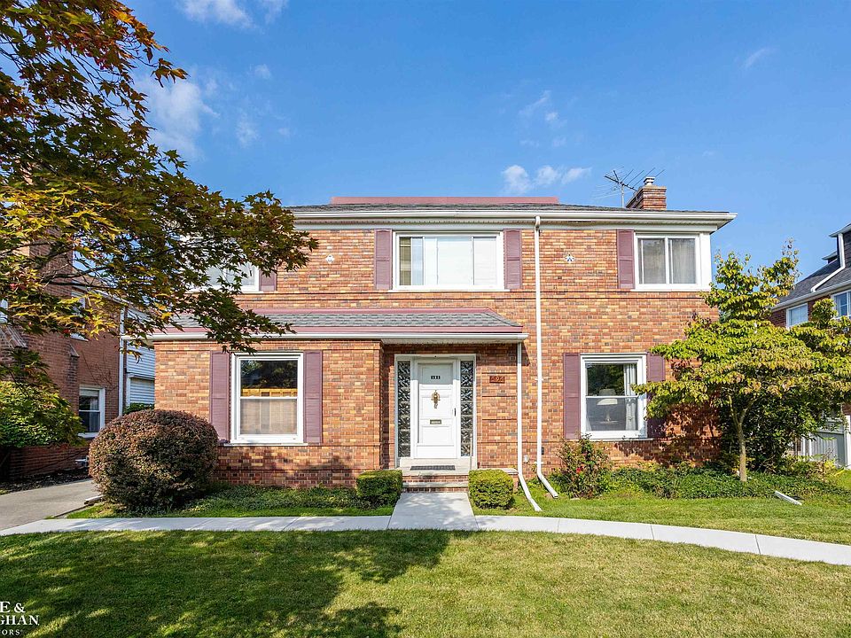 1st image of 596 Lakeland St