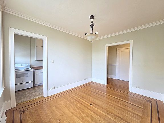4th image of 507 S Howard St #22