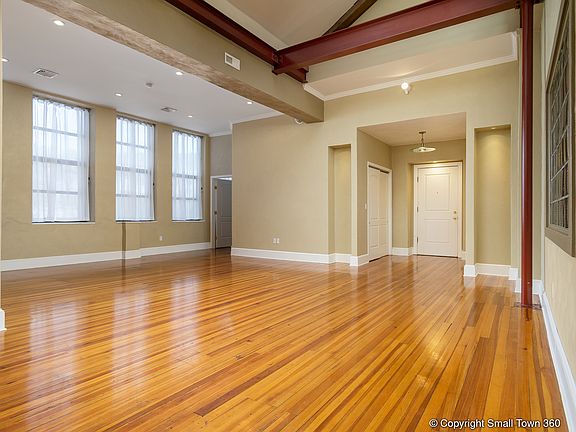 2nd image of 231 Main St #Penthouse W