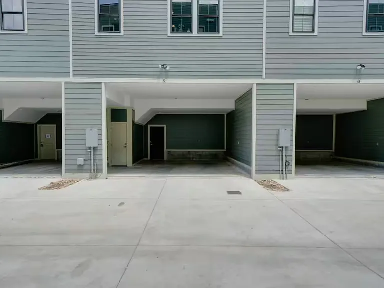 1027 E Trinity Ln #9 — Photo 18