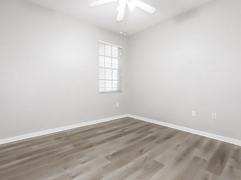 2459 Hamlet Cir — Photo 9