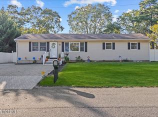 10 Lark Ln, Brick, NJ 08724