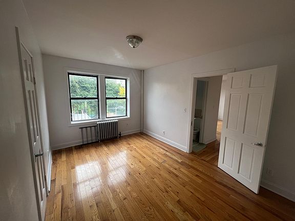 5th image of 24 Berkeley Ave #4C