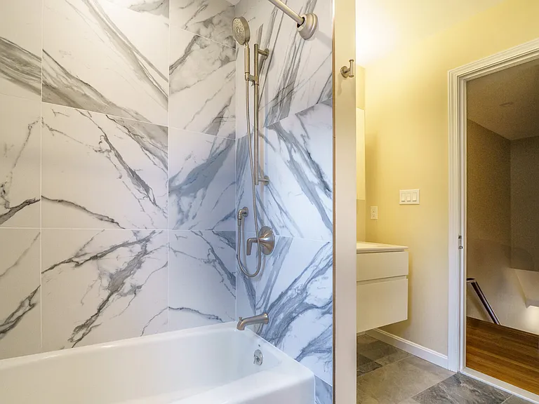 300 Adams St — Photo 18