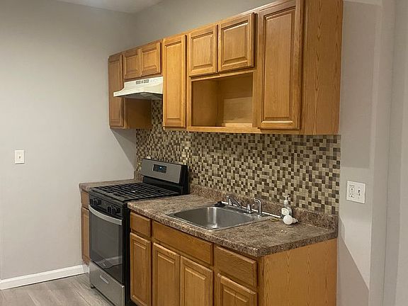 3rd image of 6243 Clearview St