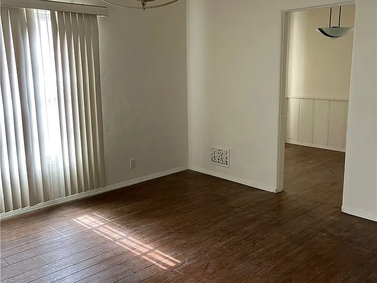 425 S Palm Dr — Photo 9