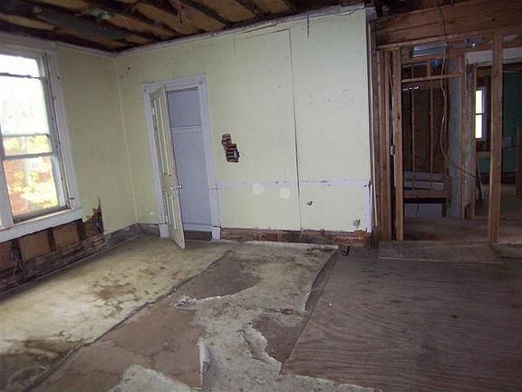 4th image of 1138 California Ave