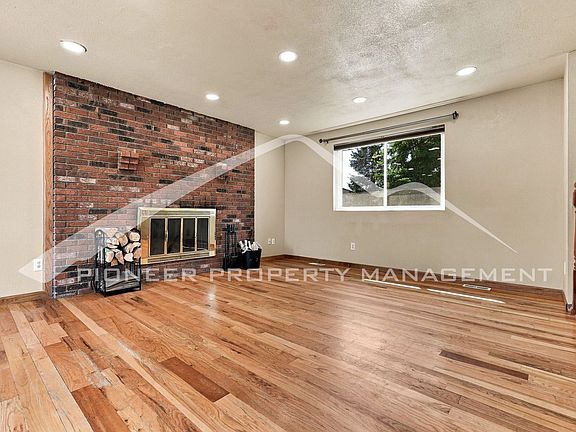 4th image of 229 Florence Ave
