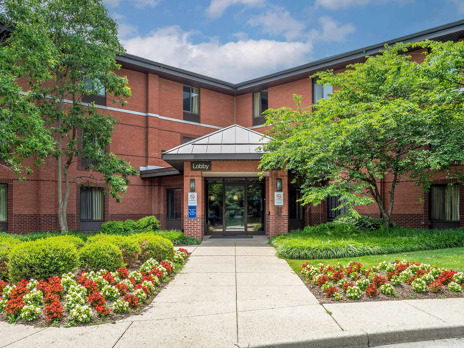 Columbia - Gateway Drive — Photo 2