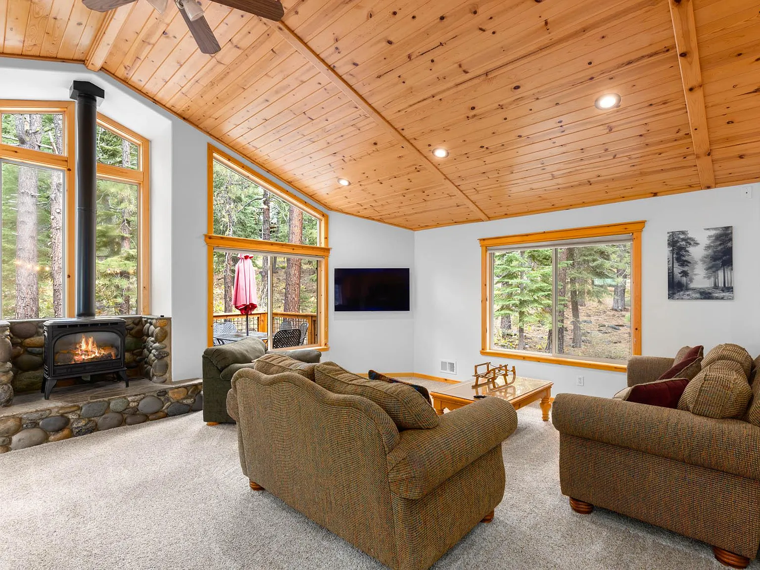 4 bed, 2.5 bath, 2200 sqft, $7,500 — Photo 3