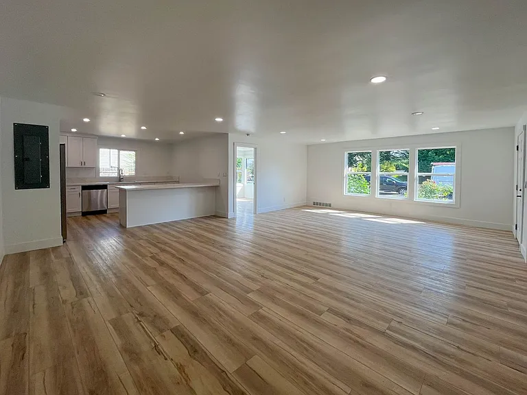 315 NE 148th Ave — Photo 20
