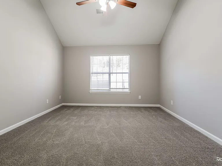 2323 Heatherton Cir — Photo 11