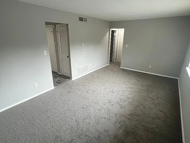 2 bed, 1100 sqft, $1,200 — Photo 2