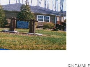 64 Foxden Dr, FLETCHER, NC 28732