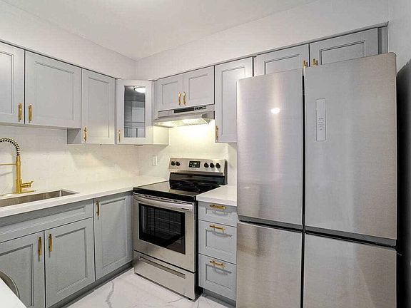 5th image of 35 Kingsbridge Garden Cir #506
