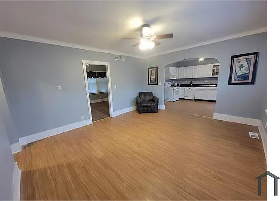 3 bed, 1000 sqft, $1,825 — Photo 2
