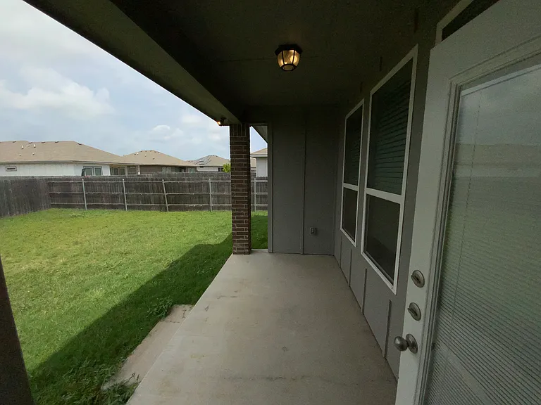 1228 Grand Oak Trl — Photo 2