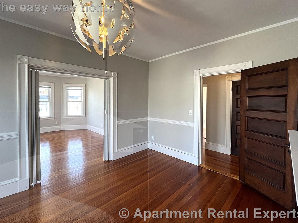 1st image of 107 Oxford St #1
