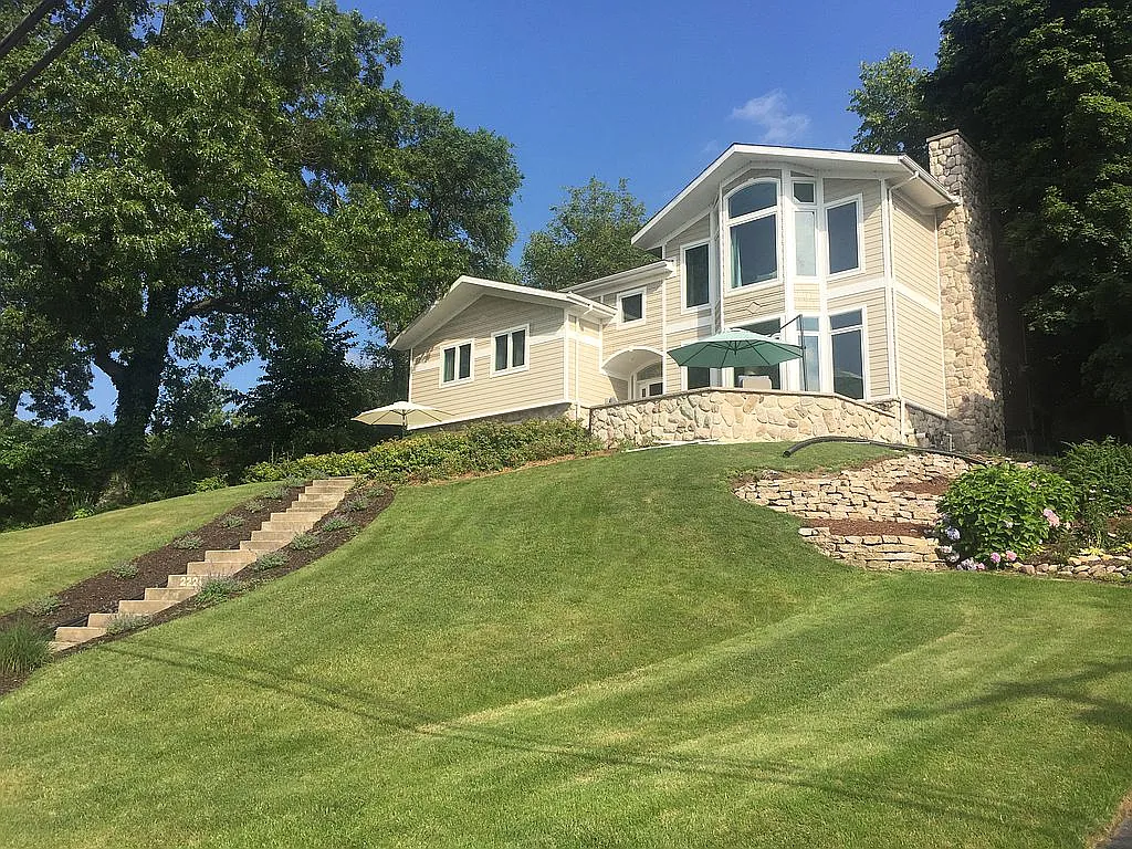 2221 Lake Shore Dr photo 1