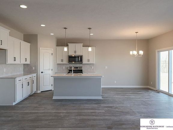 3rd image of 11004 Windward Ave