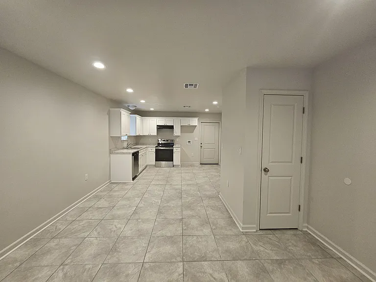 1675 Acadian Dr — Photo 11