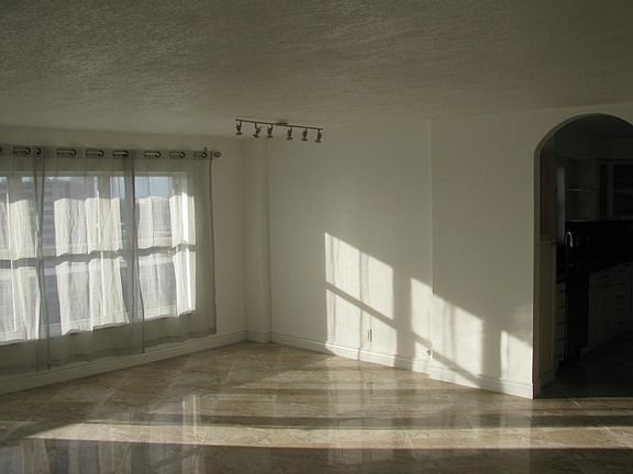4th image of 3960 Galt Ocean Dr #16