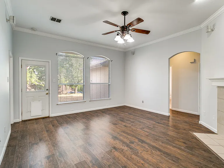 2408 Graystone Ln — Photo 8