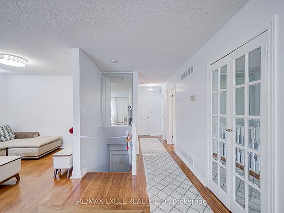4th image of 155 Edmonton Dr