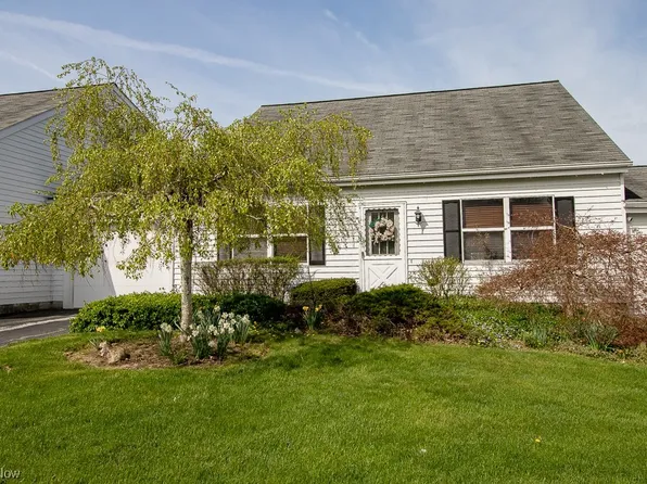 17643 Northampton Ct, Chagrin Falls, OH 44023